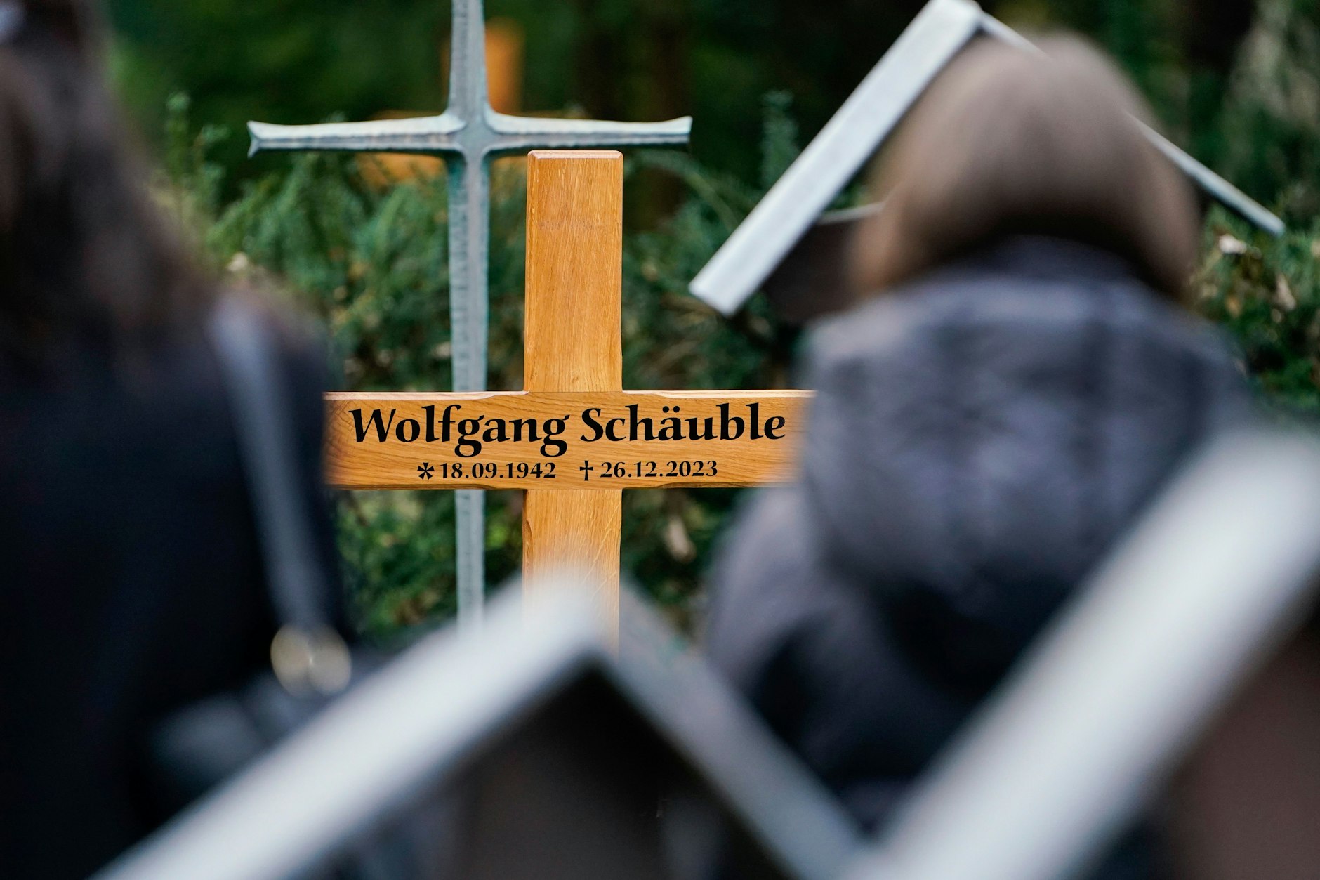Wer machte sich am Grab von Wolfgang Schäuble zu schaffen?