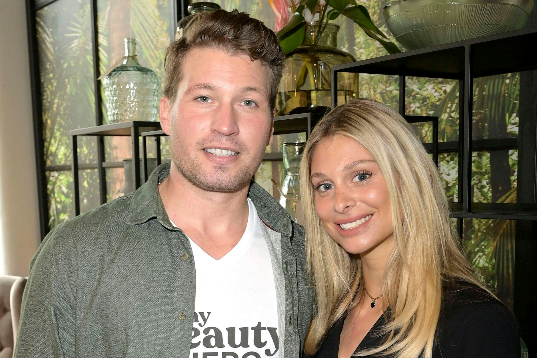 Raúl Richter und Vanessa Schmitt sollen ins „Sommerhaus der Stars“ ziehen.