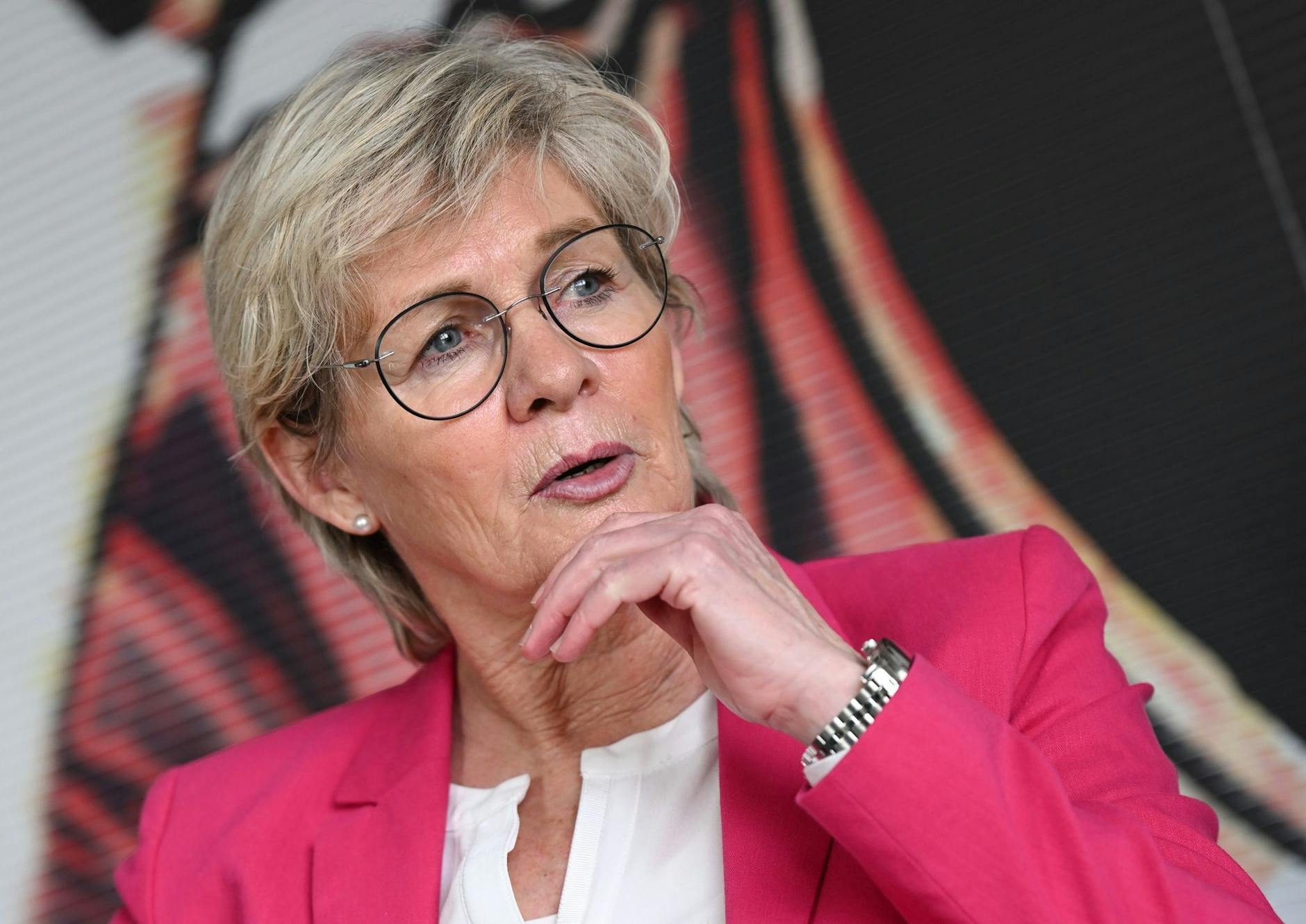 PRODUKTION - Silvia Neid hat als Trainerin viele Titel gewonnen: Unter anderem die Olympische Goldmedaille in Rio 2016 sowie die Weltmeisterschaft 2003 und 2007.