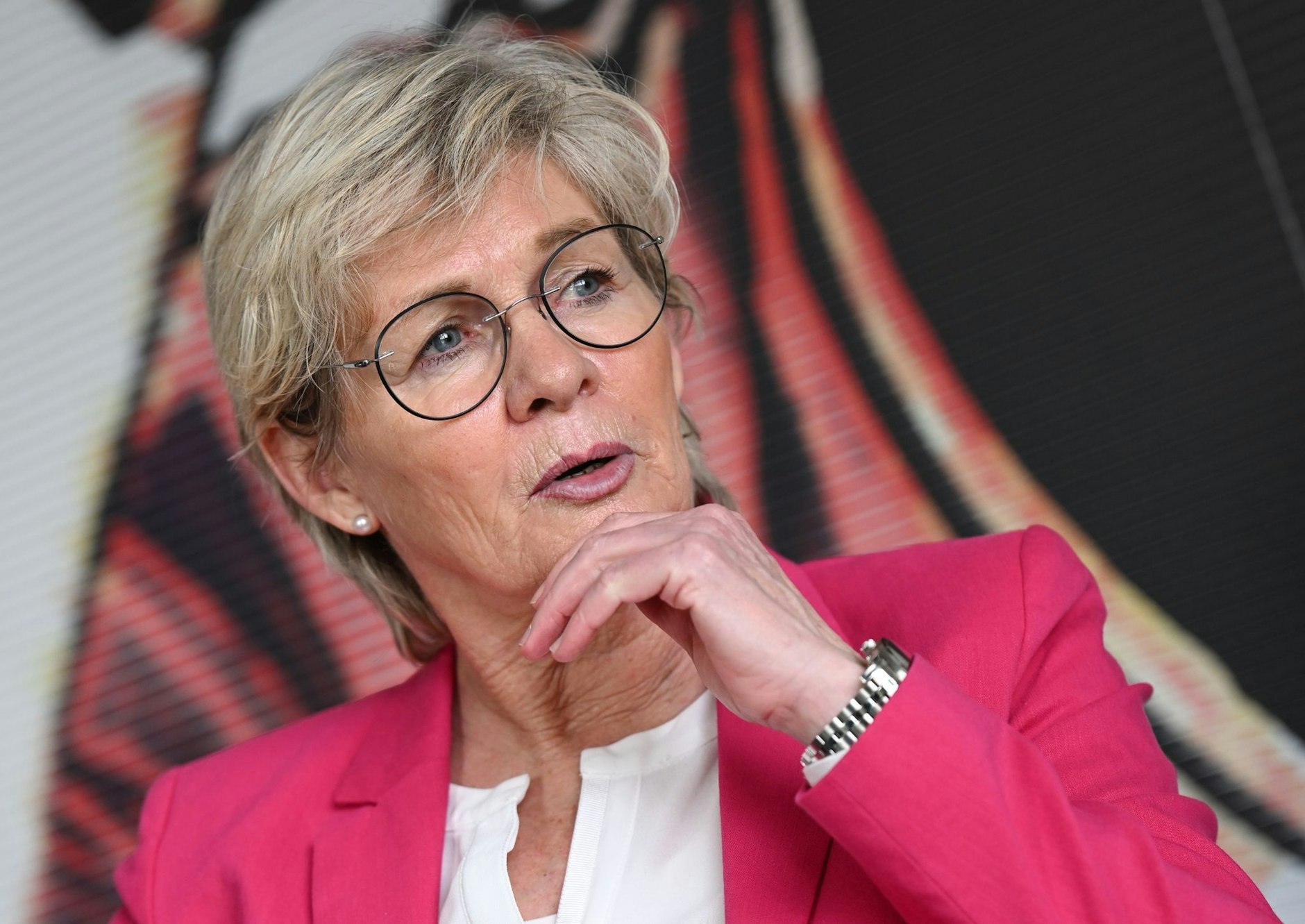 PRODUKTION - Silvia Neid hat als Trainerin viele Titel gewonnen: Unter anderem die Olympische Goldmedaille in Rio 2016 sowie die Weltmeisterschaft 2003 und 2007.  