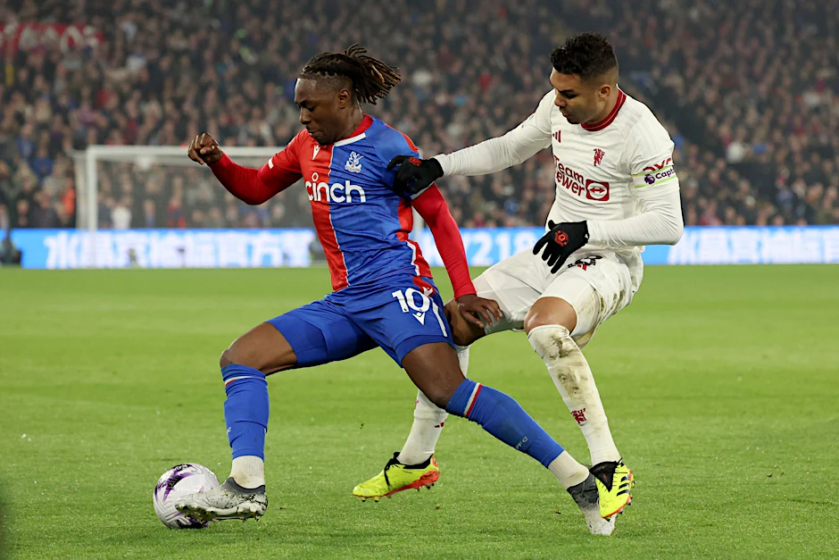 Casemiro (r) und Manchester United kassierten bei Crystal Palace eine deutliche Niederlage.  