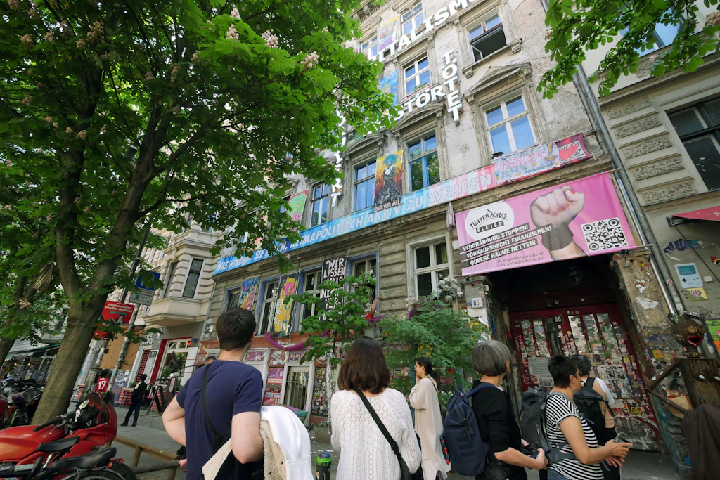 Prenzlauer Berg'deki Tuntenhaus kalıyor: Bölge ev satın almak istiyor