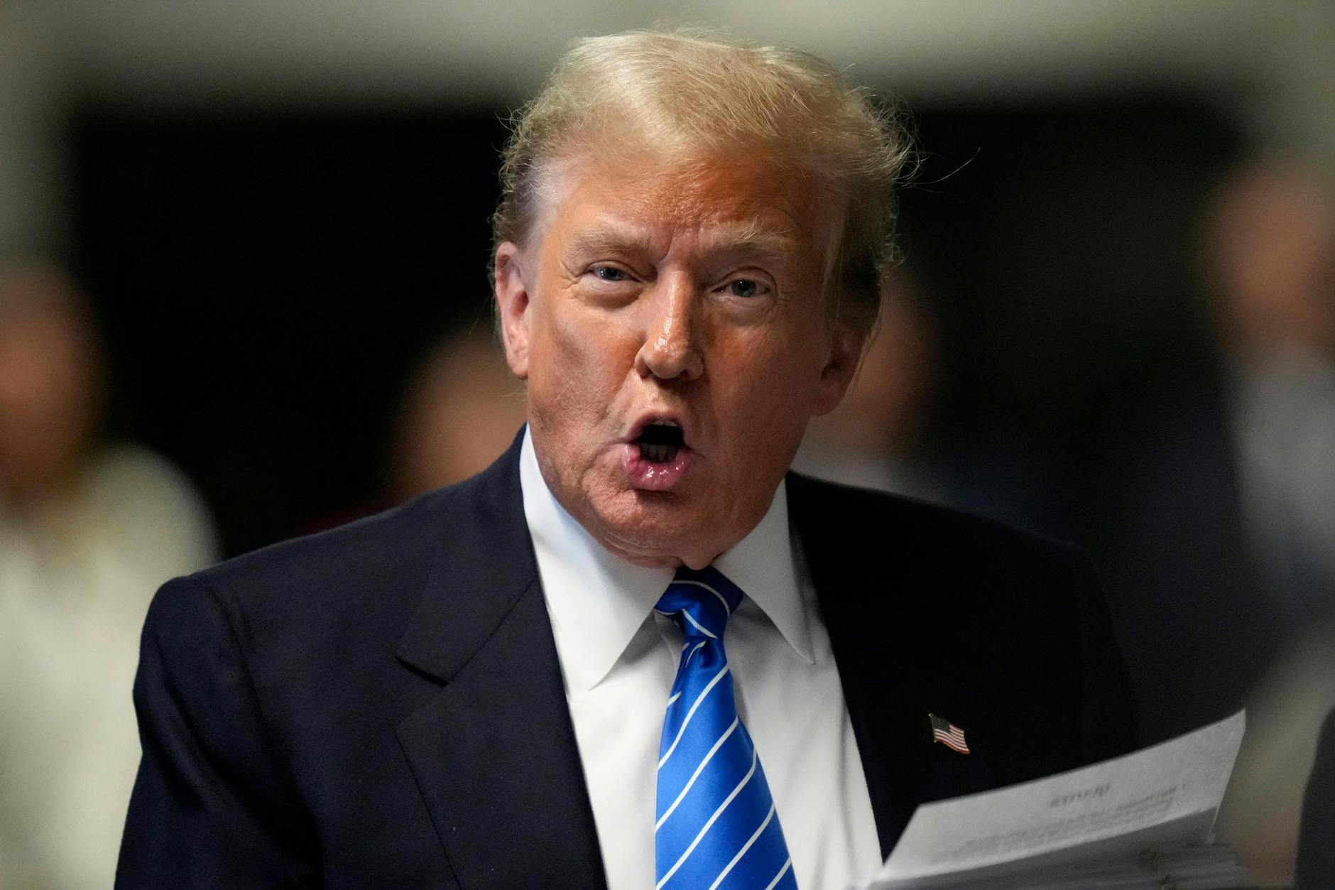 Donald Trump soll seinen Anwalt Cohen angewiesen haben, Daniels 130.000 Dollar zu überweisen, um ihr Schweigen zu kaufen.