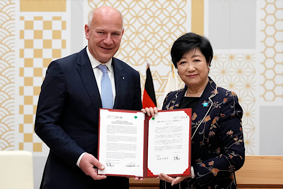 Berlins Regierender Bürgermeister Kai Wegner und Tokios Gouverneurin Yuriko Koike haben am Dienstag ein neues Städtepartnerschafts-Kommuniqué unterzeichnet.&nbsp;