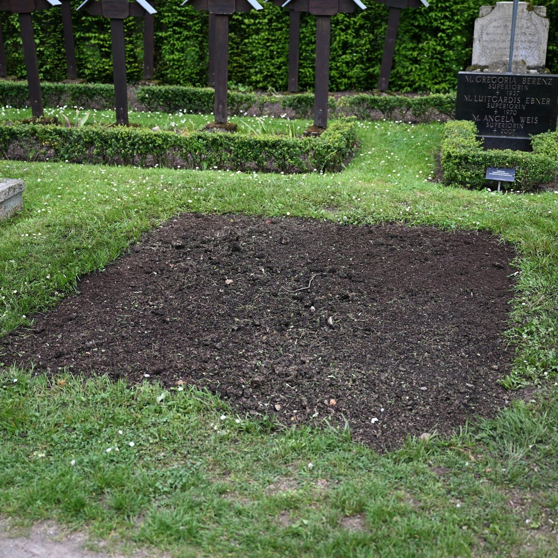 Image - Erde an Schäubles Grab ausgehoben – Staatsschutz ermittelt