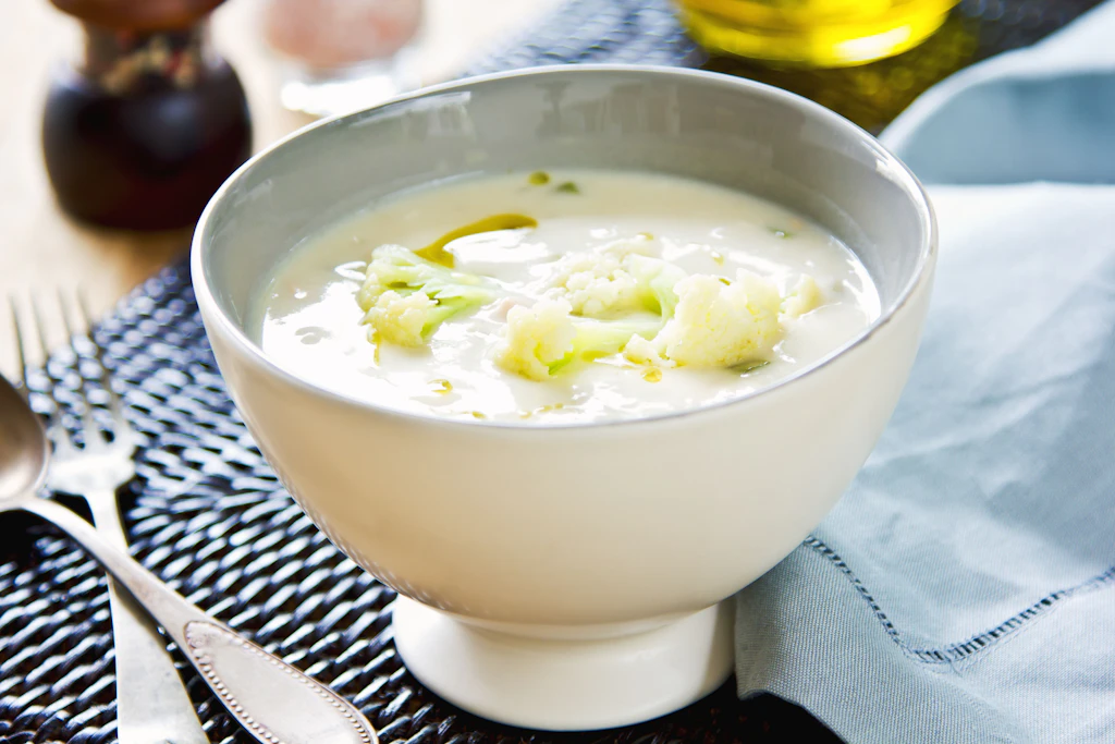 Rezept für leckere Blumenkohlsuppe wie bei Oma – einfach, schnell und super zum Abnehmen