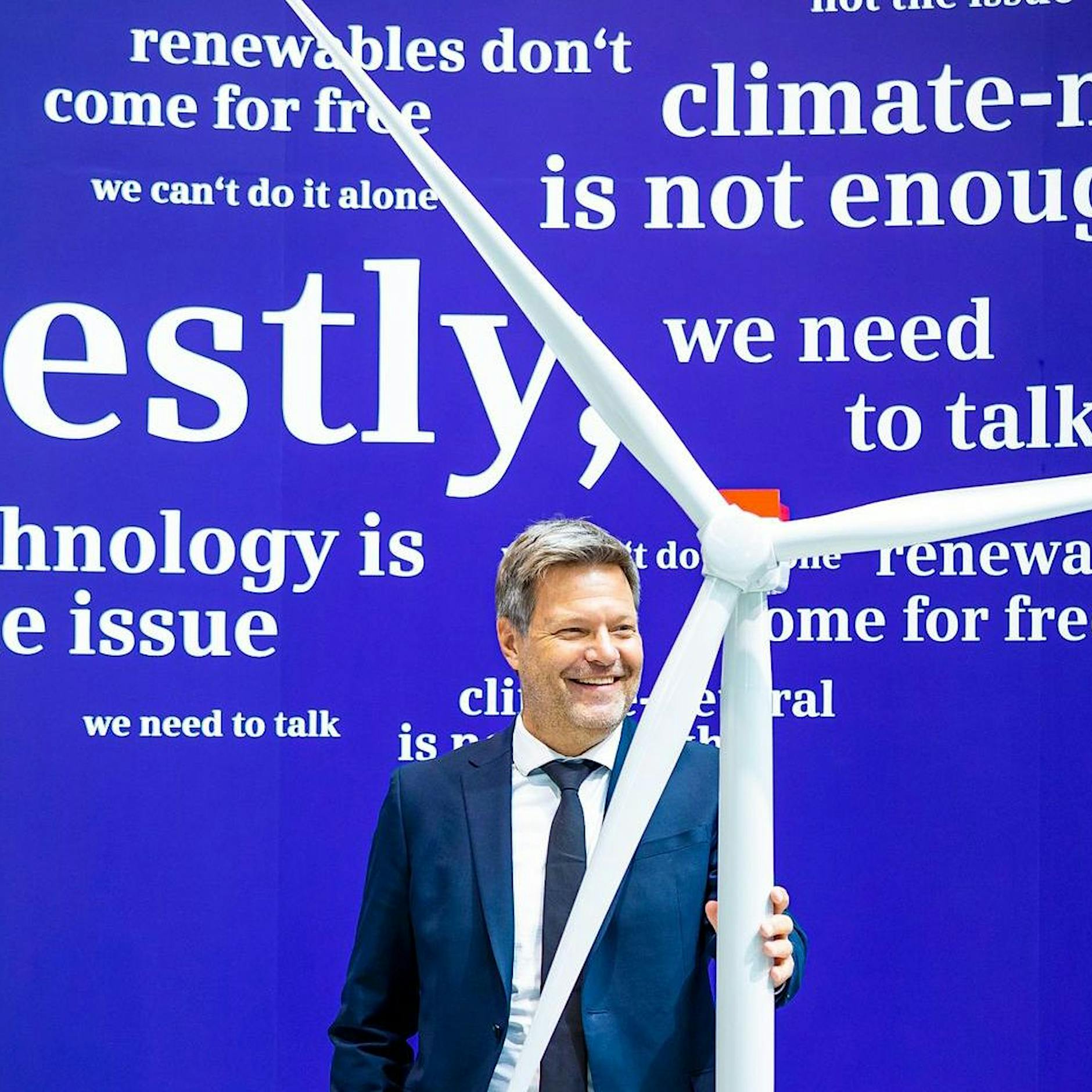 Neue Klatsche für die Regierung: Mehr Vergütungen für Windräder, weil Strompreise sinken?