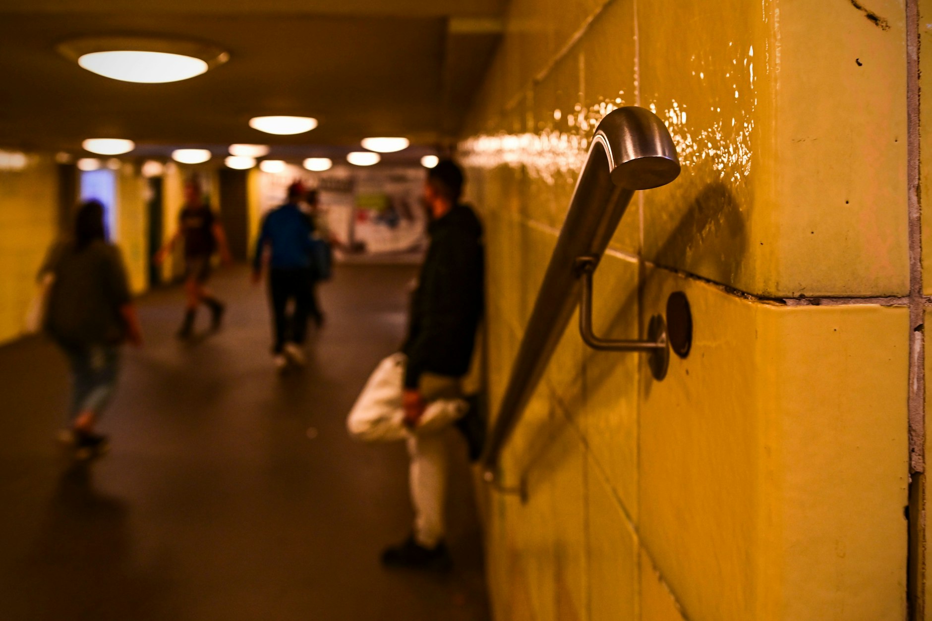 Auch am S-Bahnhof Tempelhof dealte die Bande mit Drogen.