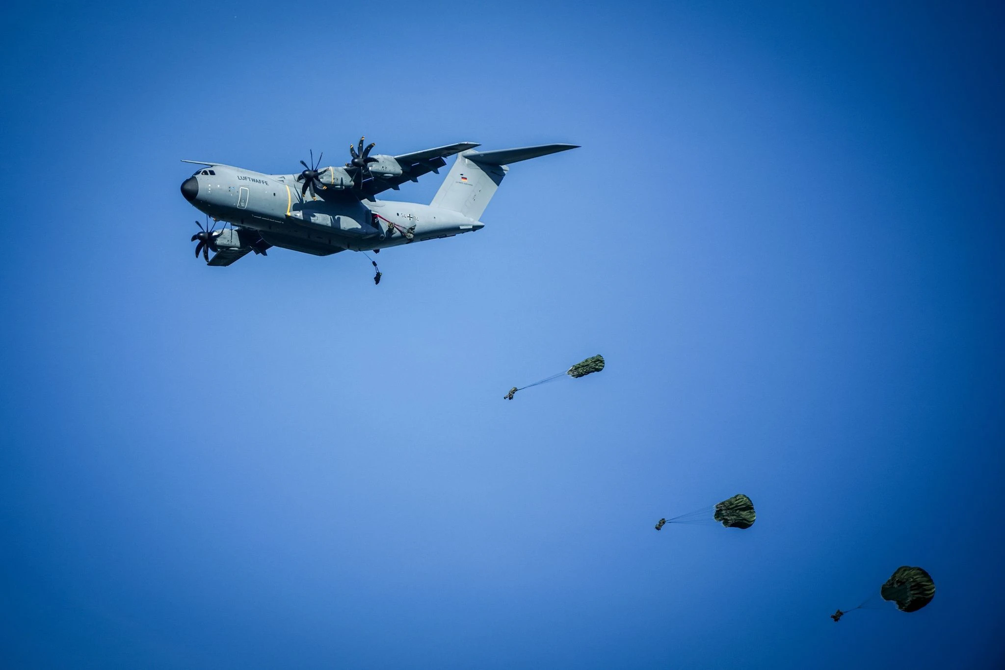 Fallschirmjäger der Bundeswehr von der Division Schnelle Kräfte und anderen Nato-Verbündete üben die schnelle militärische Reaktion mit Fallschirmjägern.  