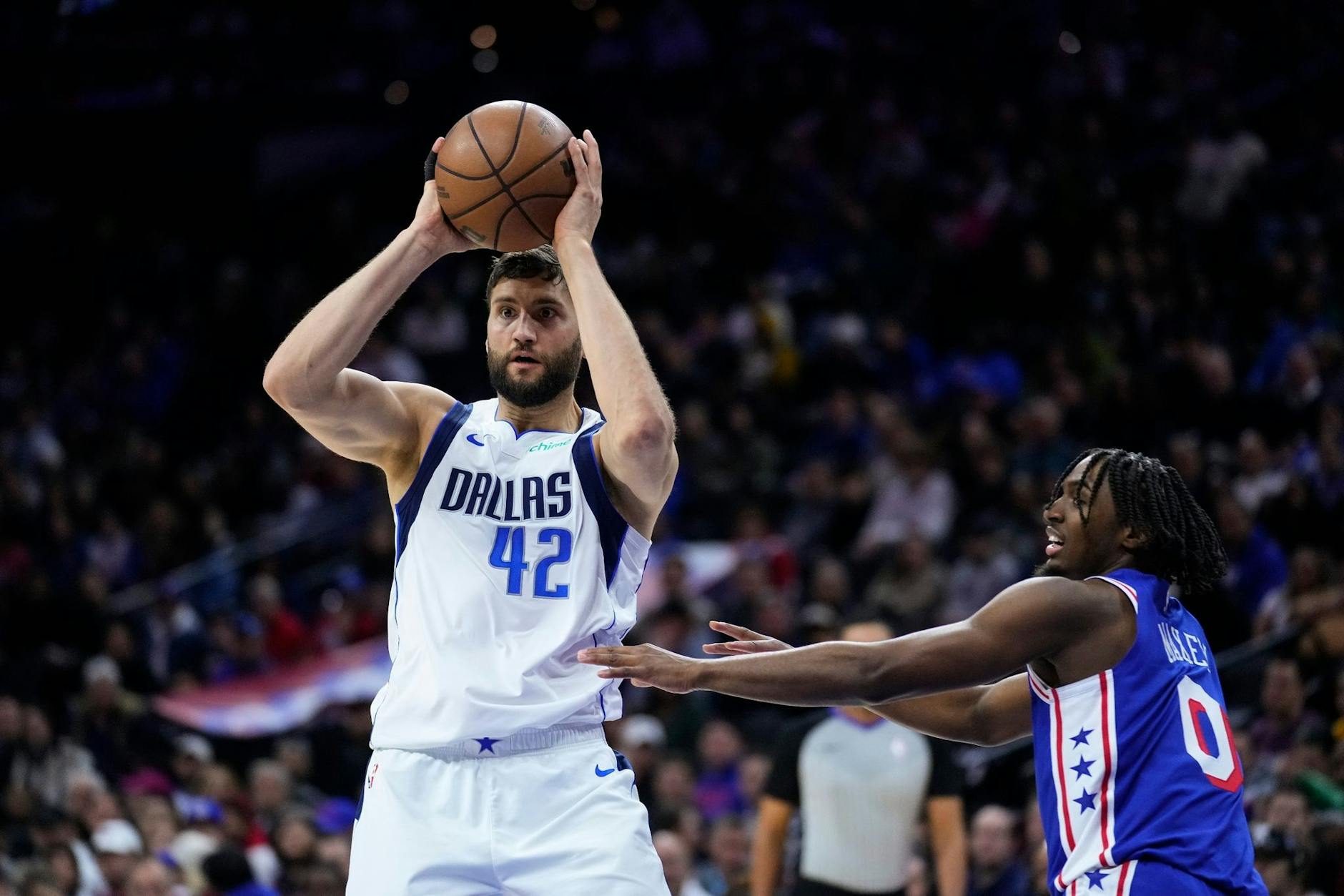 ARCHIV - Maxi Kleber von den Dallas Mavericks hat sich an der Schulter verletzt.