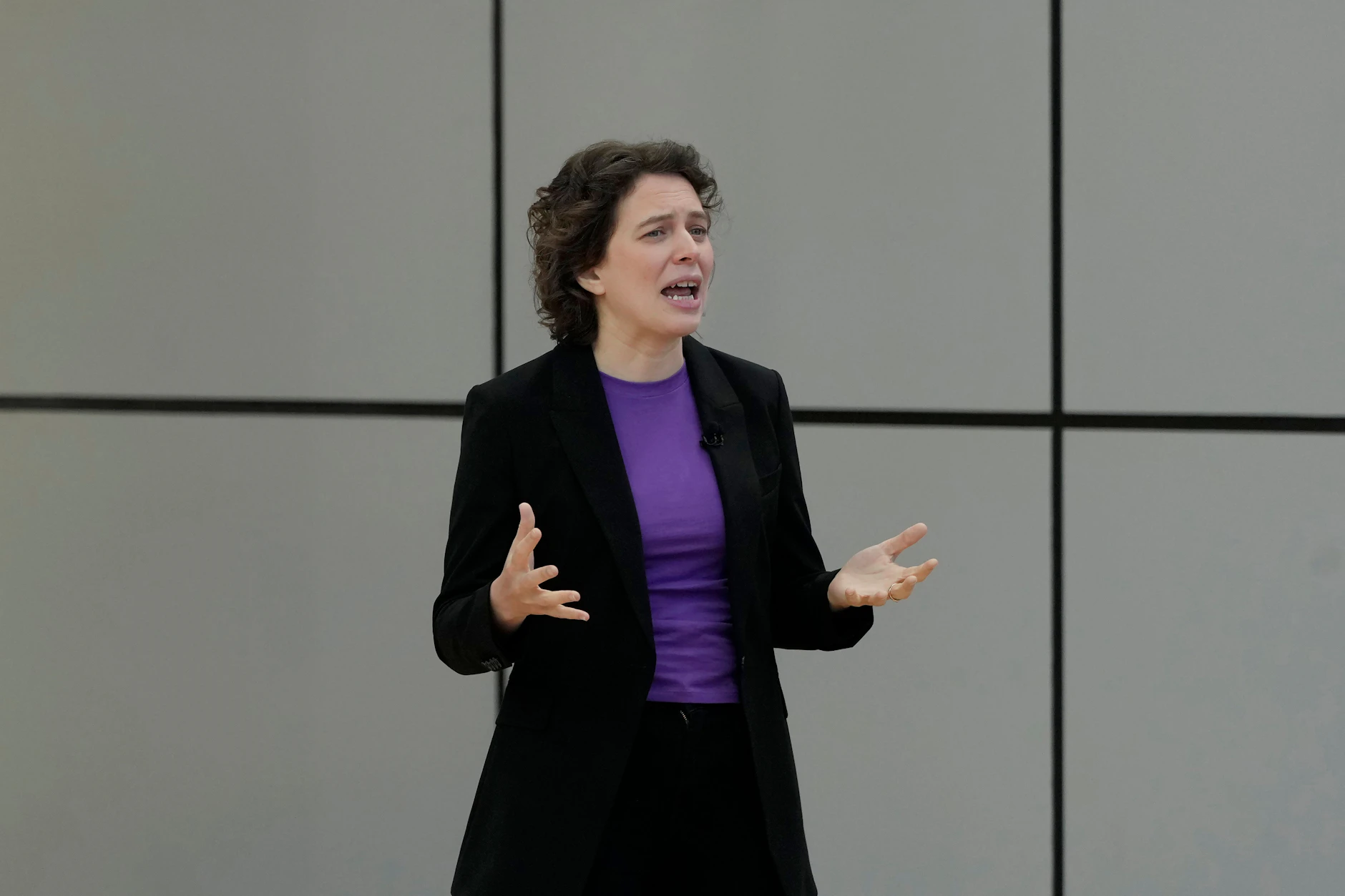 Liz Reid, Suchmaschinen-Chefin bei Google, stellt die KI-Pläne des Internetriesen auf der Entwicklerkonferenz Google I/O vor.