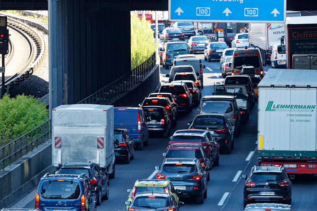 Lkw-Unfall: Stau auf der A100 am Mittwochmorgen