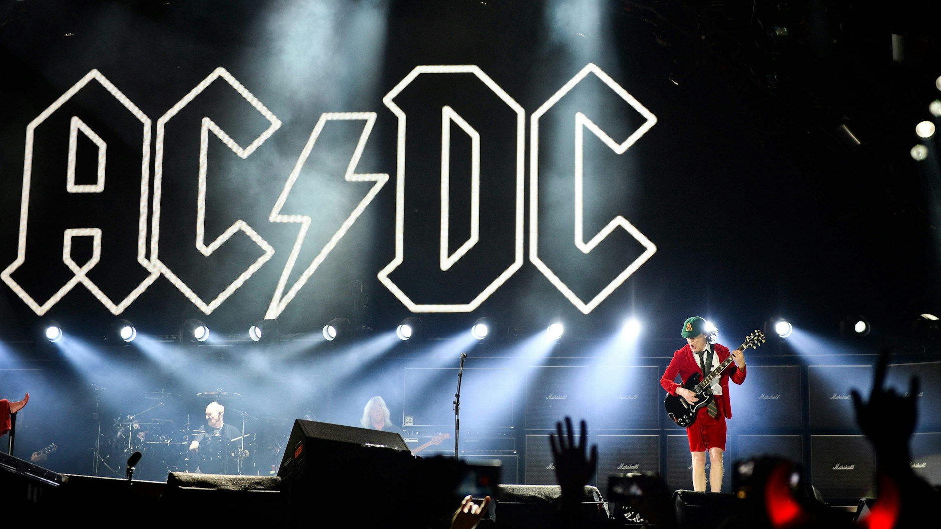 Auftritt mit Schuluniform: Gitarrist Angus Young ist das einzige Gründungsmitglied, das bei der jetzigen AC/DC-Tour auf der Bühne steht.&nbsp;