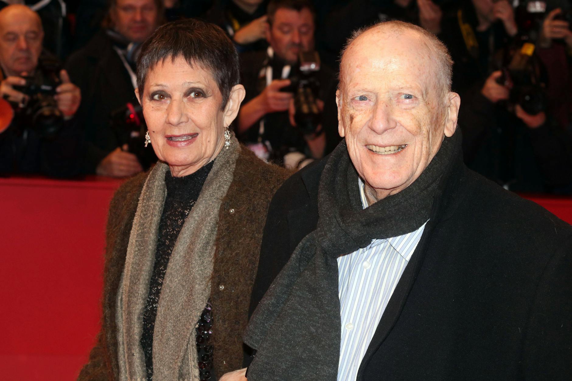 Tänzerin Emöke Pöstenyi mit ihrem Mann Wolfgang Kohlhaase bei der Berlinale im Jahr 2020. Jetzt hat die Tänzerin erstmals über ihre schweren Erkrankungen gesprochen.