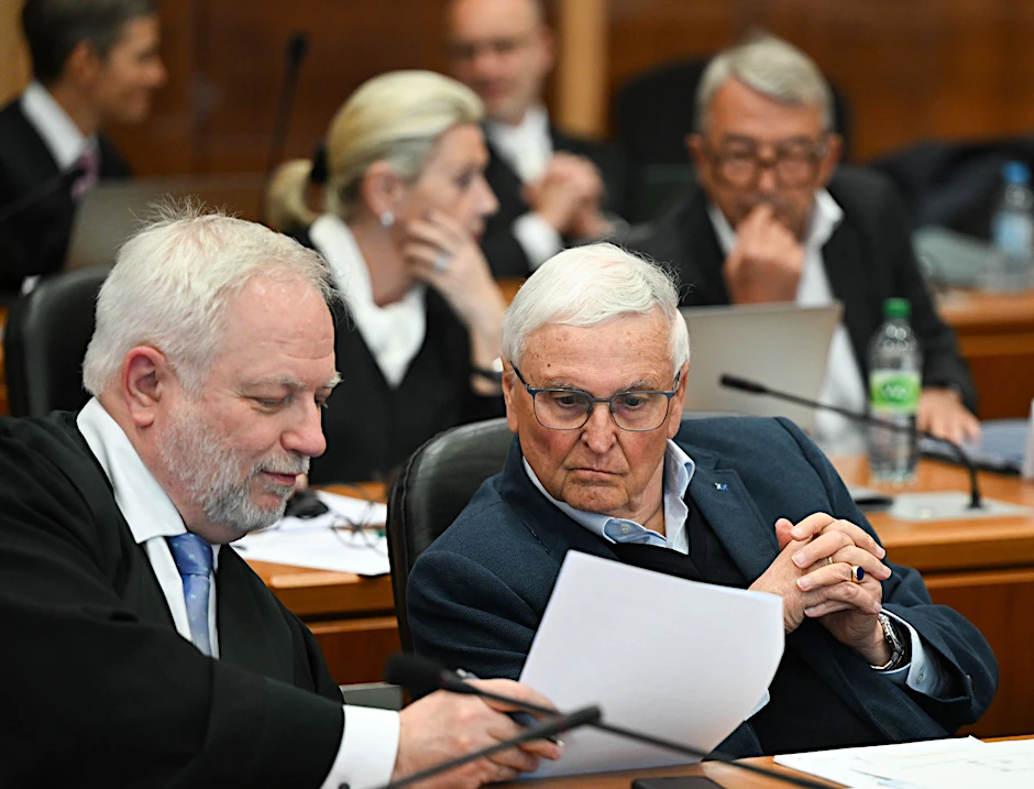ARCHIV - Nach Ansicht der Verteidigung von Theo Zwanziger ist die Kernvoraussetzung für eine vorgeworfene Steuerhinterziehung nicht mehr gegeben.  