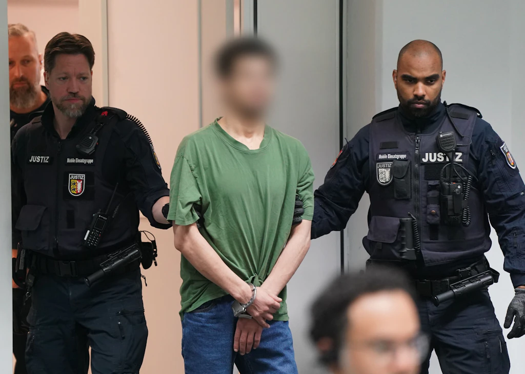 Tödliche Messerattacke im Zug bei Brokstedt: Lebenslange Haft für Ibrahim A.