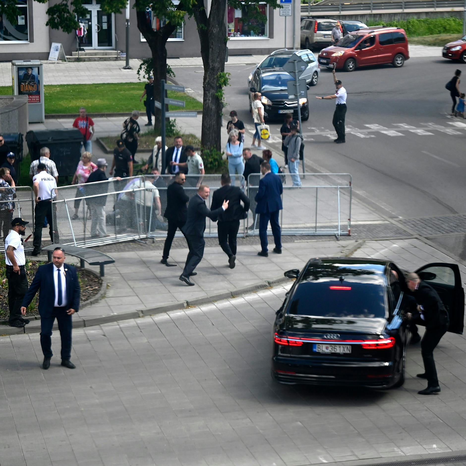VIDEO: Schüsse auf slowakischen Premierminister – Lebensgefahr!