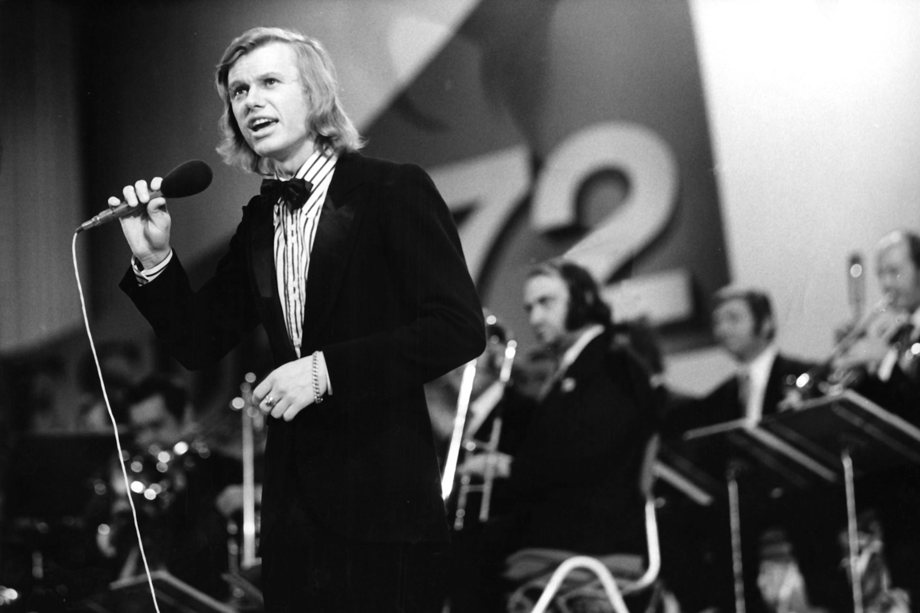 Der tschechische Schlagersänger Jiri Korn 1972 beim Gala-Abend des 1. Internationalen Schlagerfestivals im Kulturpalast in Dresden.