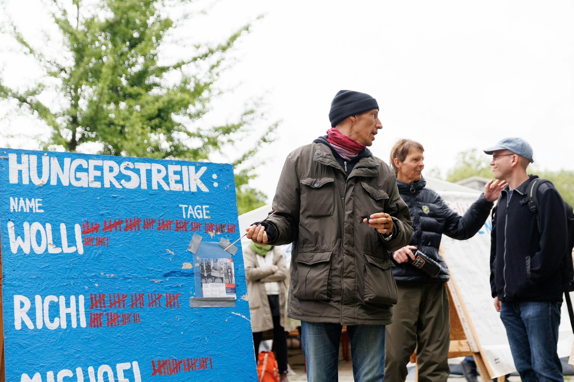 Die Klimaaktivisten Wolfang Metzeler-Kick (l.), Michael Winter (M.) und Adrian Lack: Sie wollen mit ihrem Hungerstreik aufs Ganze gehen. Die Aufnahme entstand vor einer Woche.