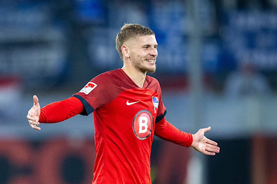 ARCHIV - Berlins Marton Dardai jubelt nach dem Schlusspfiff.  