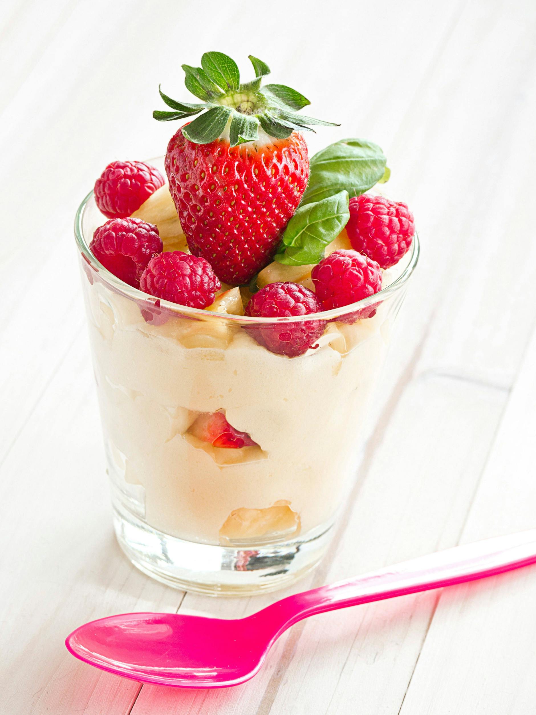Die Zitronensahnecreme ist auch ein köstliches Dessert.