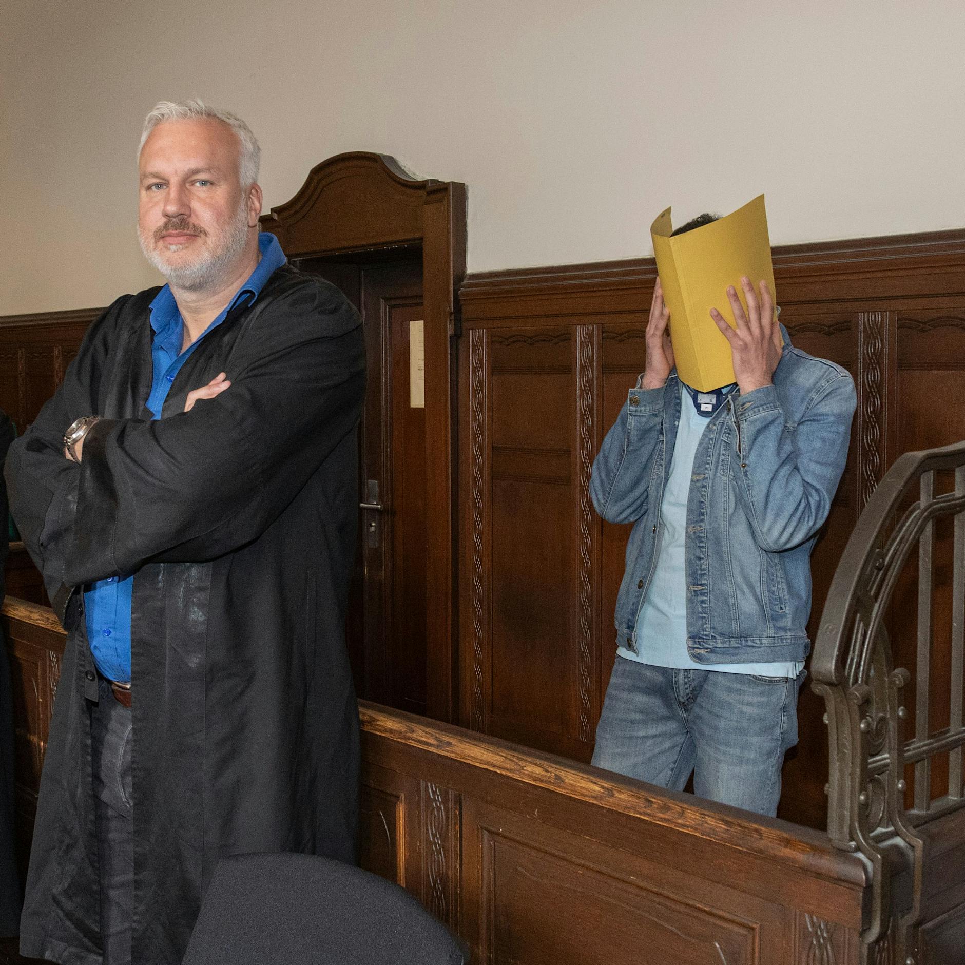 Ist dieser Jeans-Fatzke ein gesuchter Serieneinbrecher?