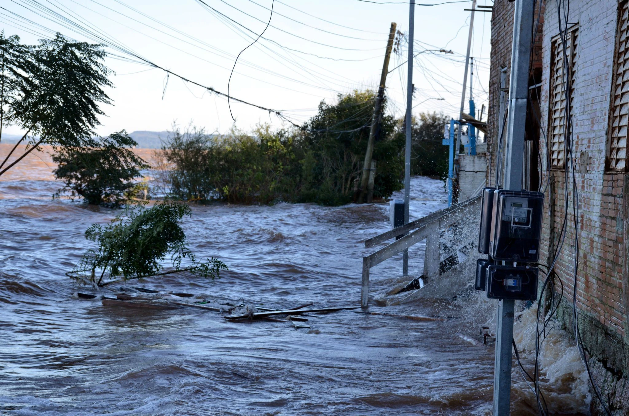 In Vila dos Sargentos in Brasilien seien mehr als 157.000 Menschen von den Überschwemmungen betroffen - 39.000 Gebäude seien zudem beschädigt.  MA Press Wire/dpa