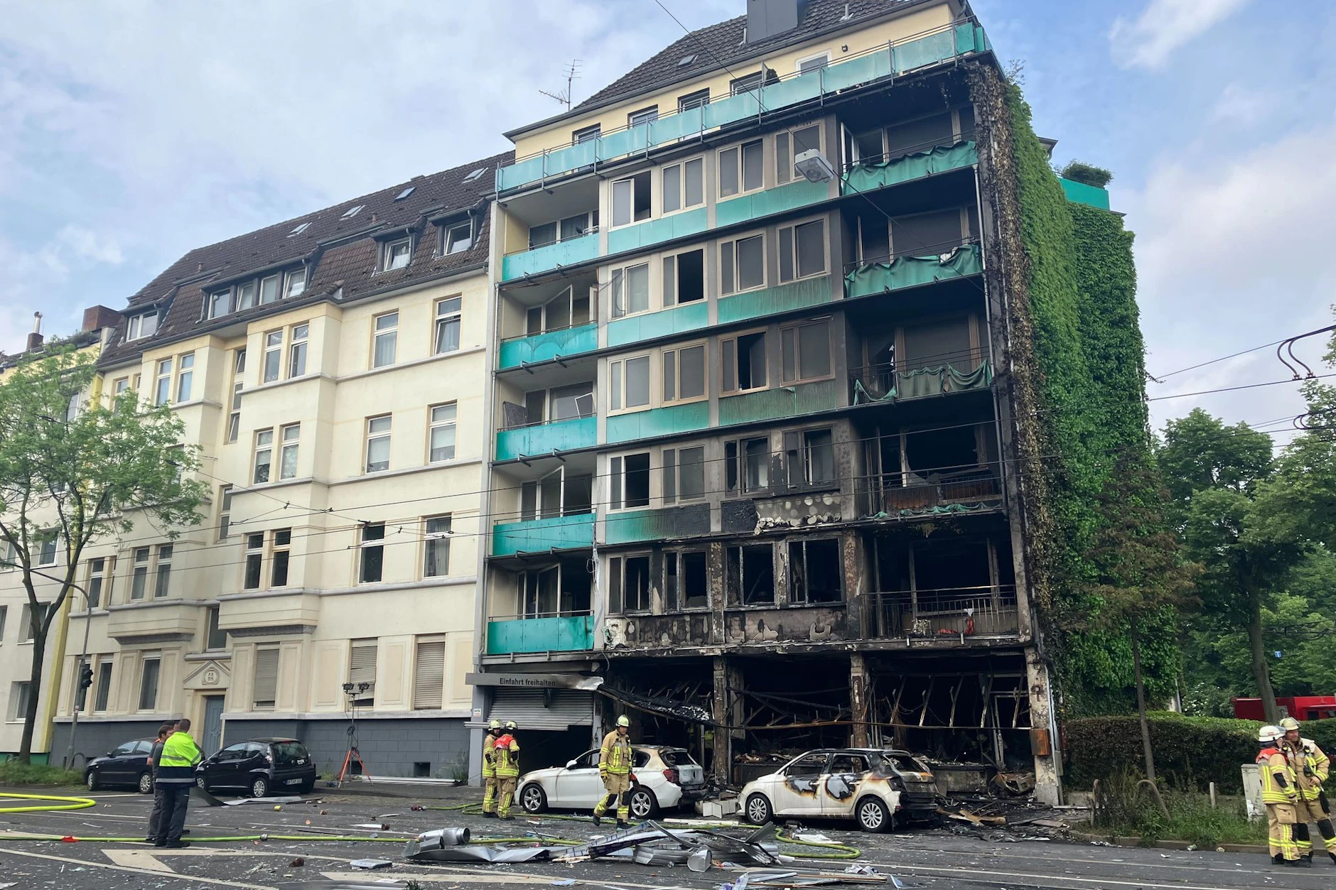 Bei dem Brand des Wohnhauses in Düsseldorf gab es Tote und Verletzte.