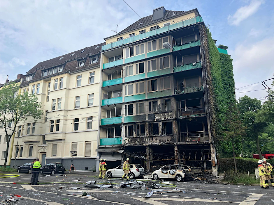 Bei dem Brand des Wohnhauses in Düsseldorf gab es Tote und Verletzte.