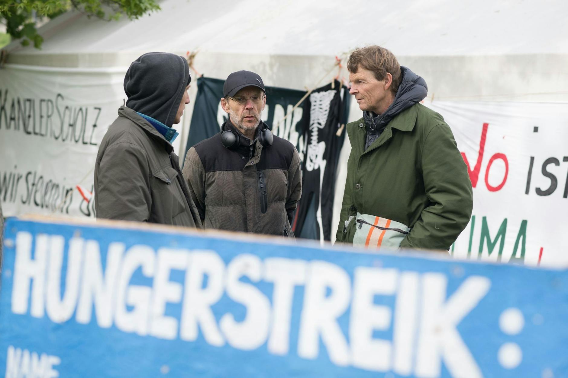 Michael Winter (re.) mit t Wolfgang Metzeler-Kick (li.) und Richard Cluse im Hungerstreik-Camp
