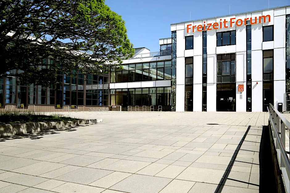 Das Freizeitforum Marzahn hat seit 2023 eine begrünte Dachterrasse.