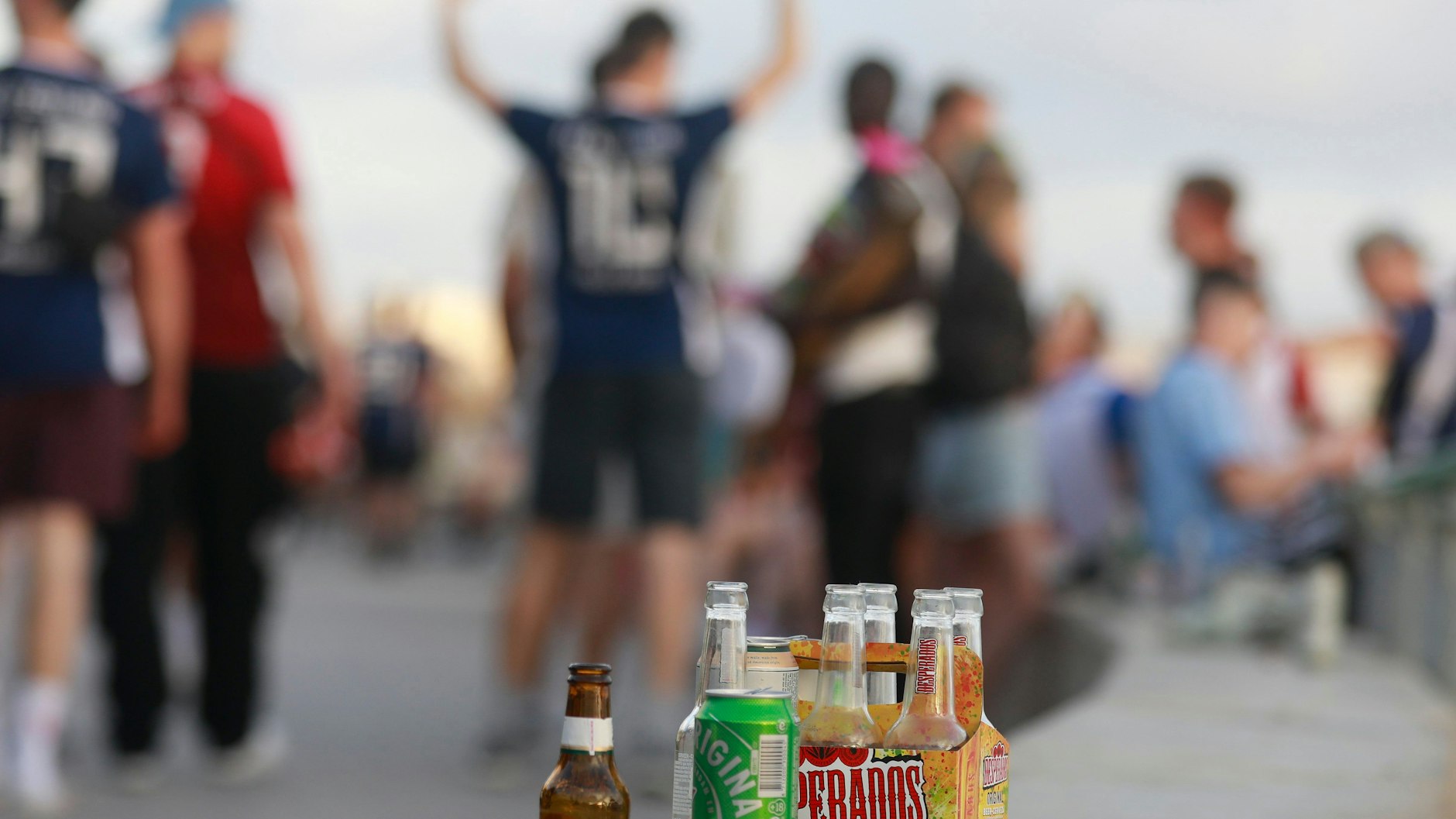 Urlaubern und Einheimischen, die in Mallorca mit geöffneter Bierdose an „falscher“ Stelle öffentlich Alkohol konsumieren, droht nun ein Bußgeld zwischen 500 und 1500 Euro.