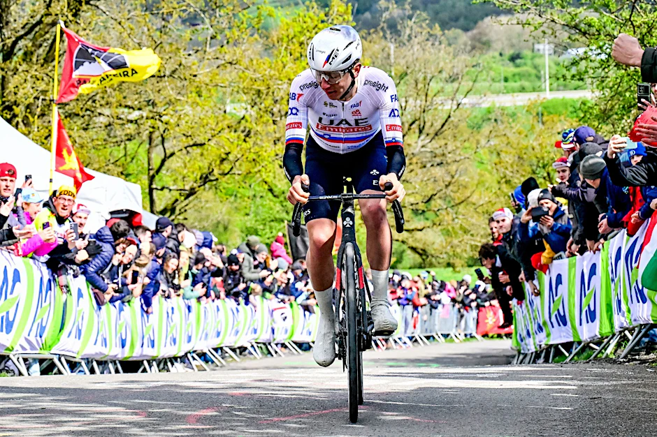 ARCHIV - Tadej Pogacar ist der große Favorit auf den Giro-Sieg.  