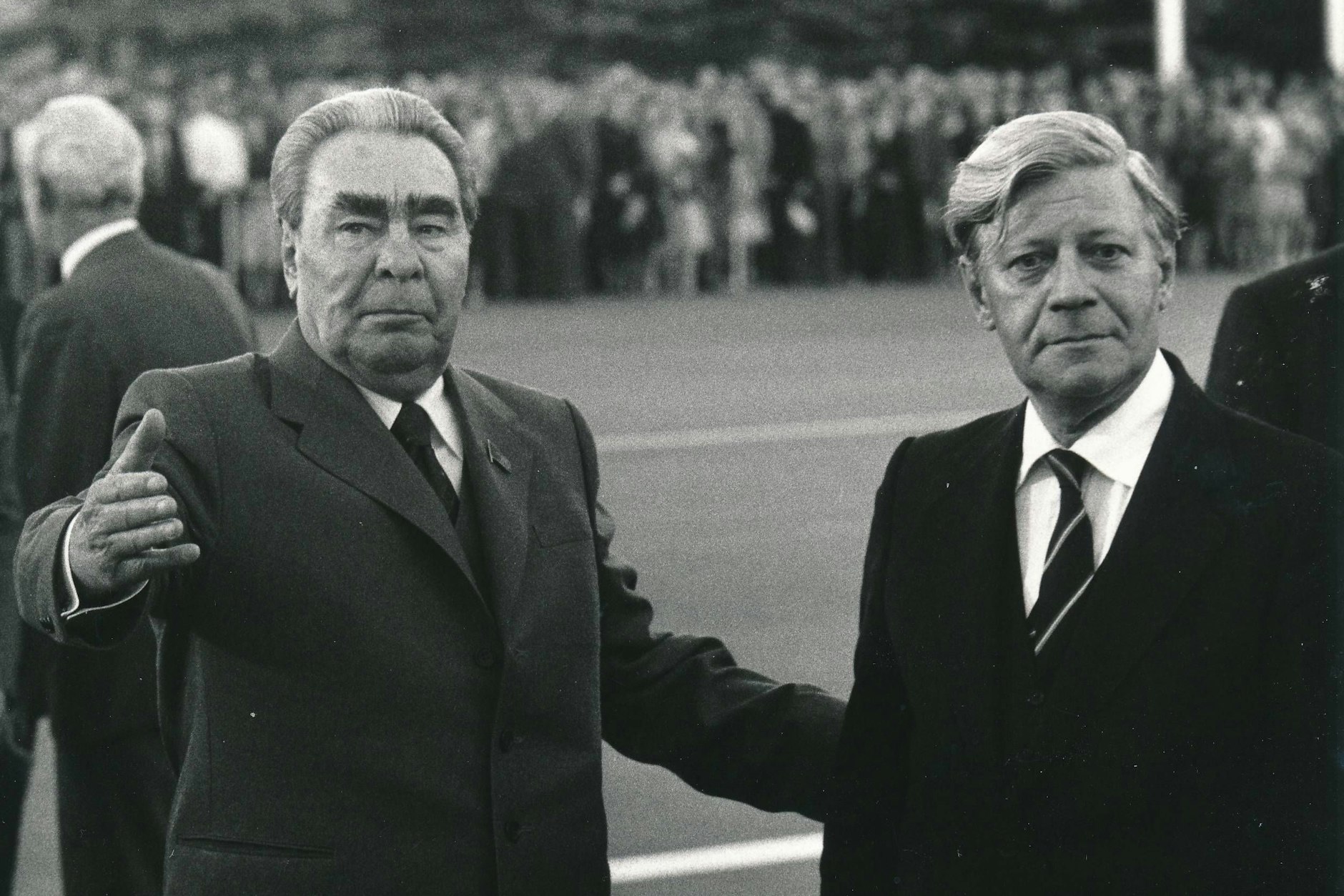 Bundeskanzler Helmut Schmidt mit dem sowjetischen Staatschef Leonid Breschnew 1980 in Moskau.