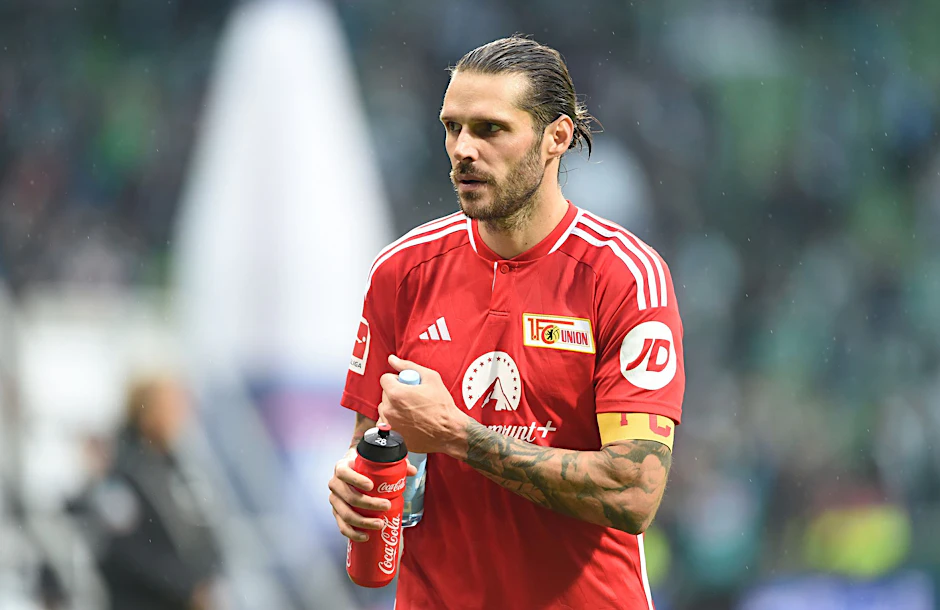 ARCHIV - Bleibt den Berliner Fans erhalten: Christopher Trimmel.  