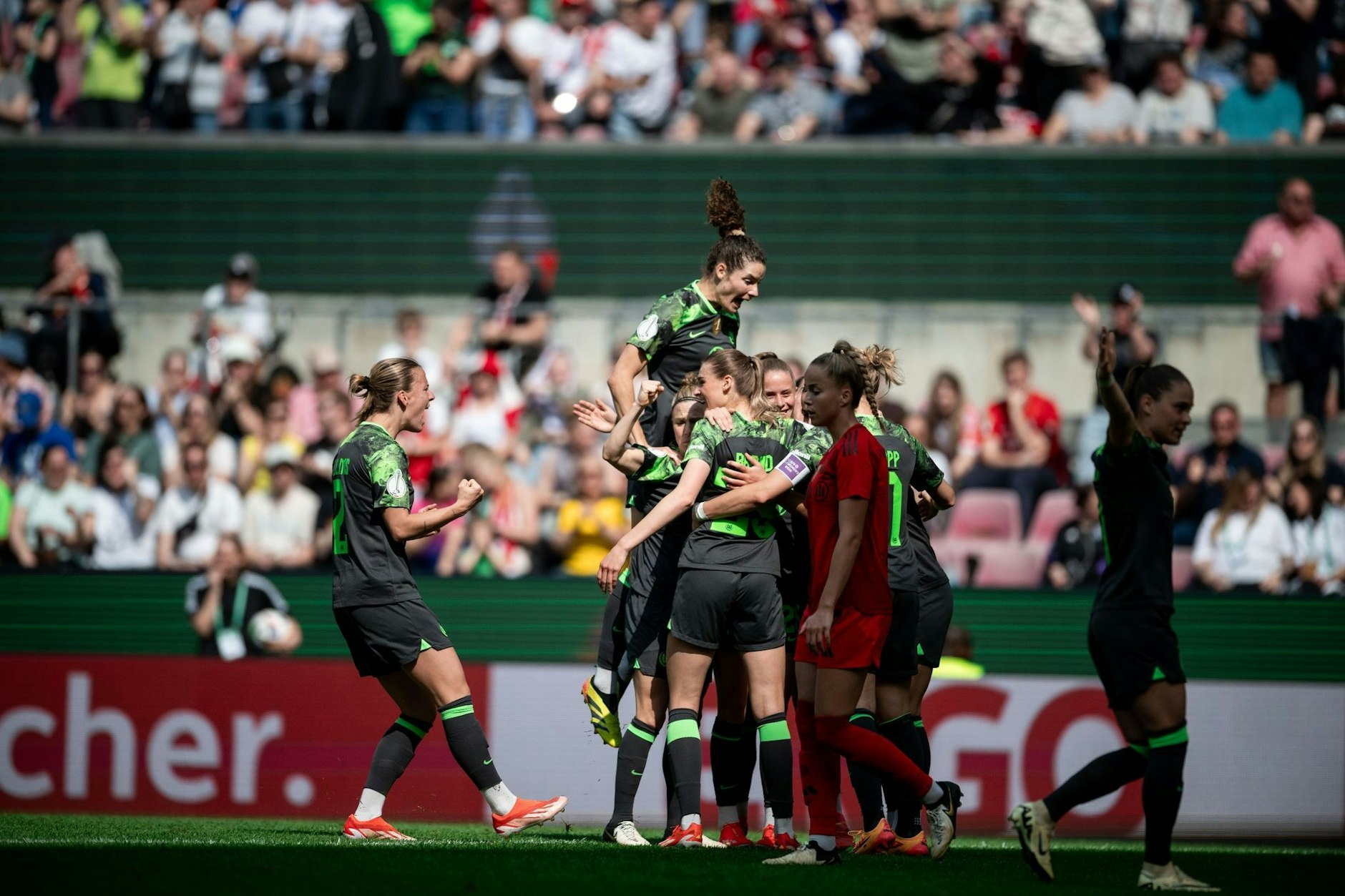 Das frühe 1:0 durch Jule Brand brachte den VfL Wolfsburg auf die Siegerstraße.  