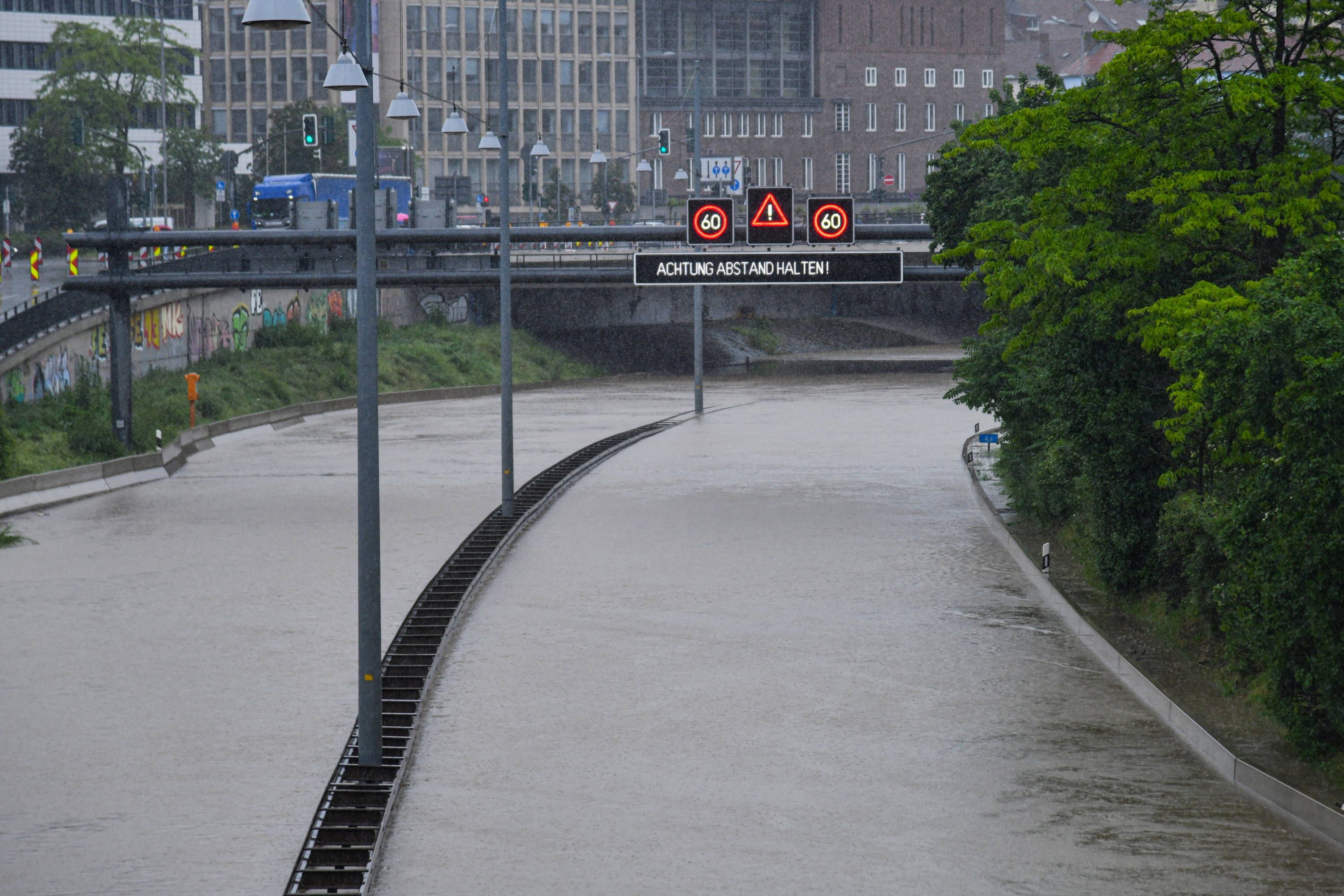 Überschwemmungen im Saarland: Damm gebrochen, Häuser evakuiert, keine Entwarnung