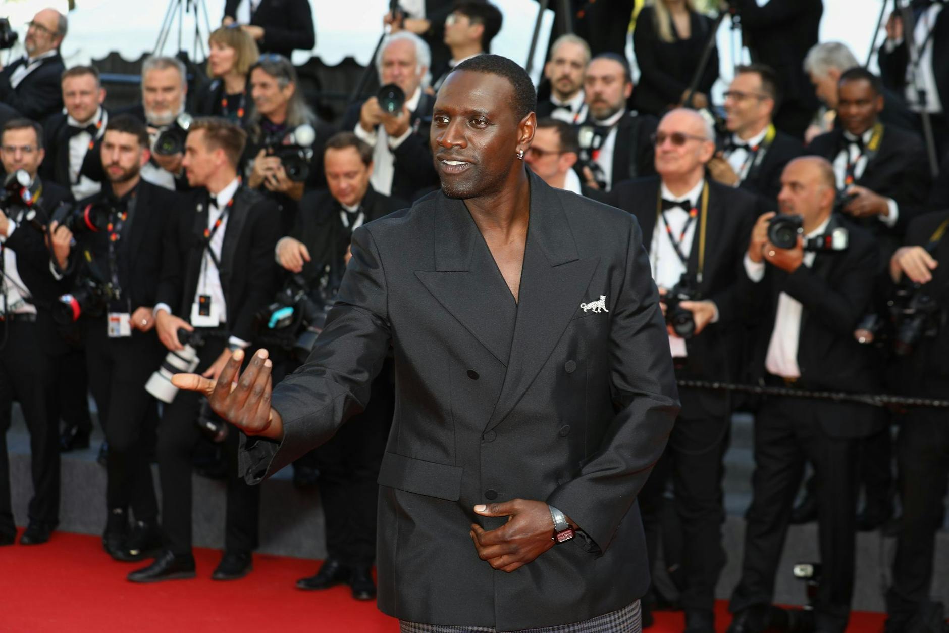 Bei den Filmfestspielen in Cannes laufen die ganz großen Stars über den roten Teppich. Auch Omar Sy ließ sich das Spektakel an der Côte d'Azur nicht entgehen. Bekannt ist der 46-Jährige unter anderem aus dem Film «Ziemlich beste Freunde» und der Erfolgsserie «Lupin». pa
