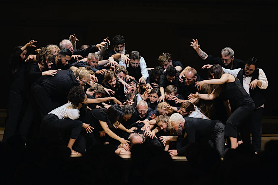 Der Rias-Kammerchor zeigt sich im Konzerthaus Berlin sehr wandlungsfähig.