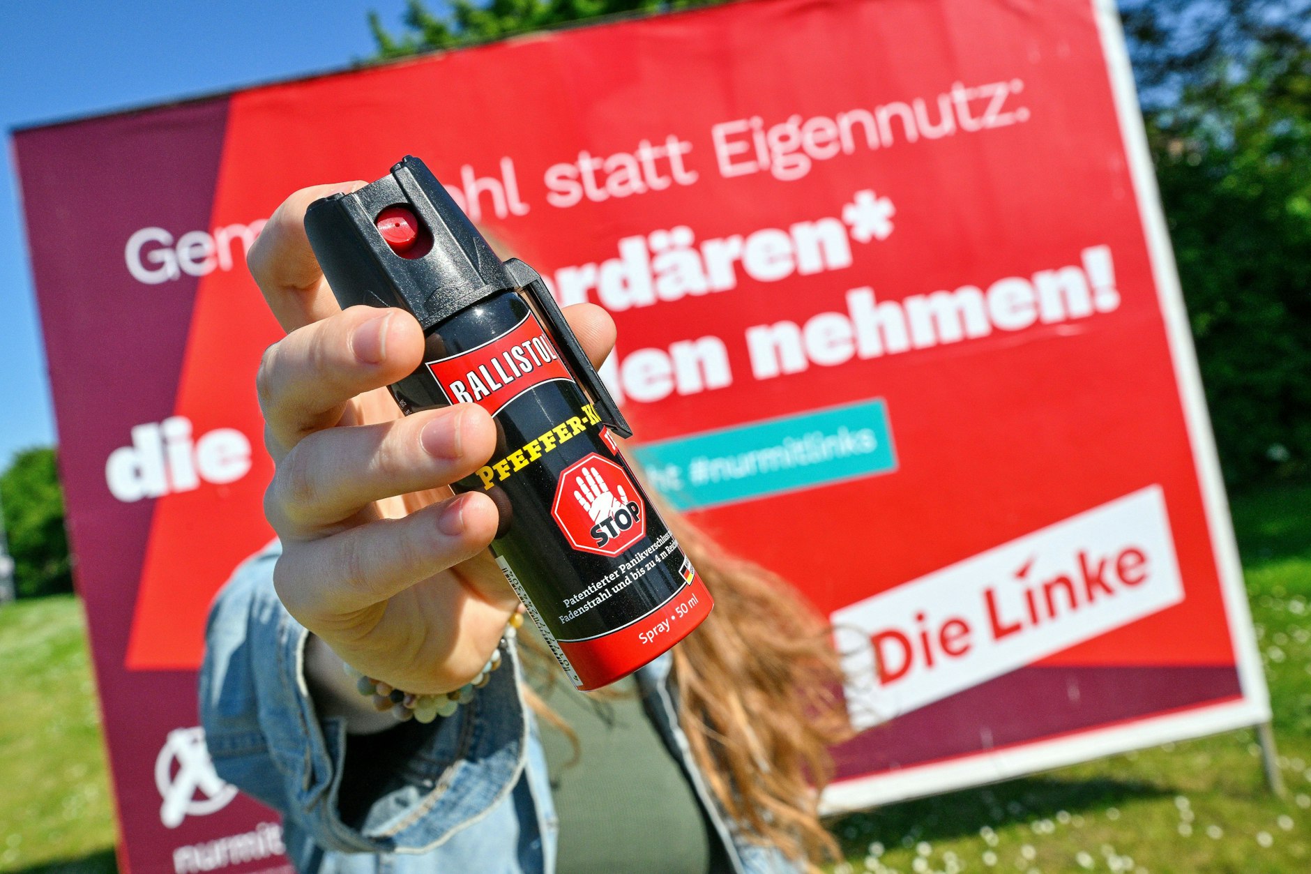 In Rostock will Die Linke ihre Wahlhelfer mit Pfeffer-Spray ausrüsten um gegen Angriffe zu schützen.