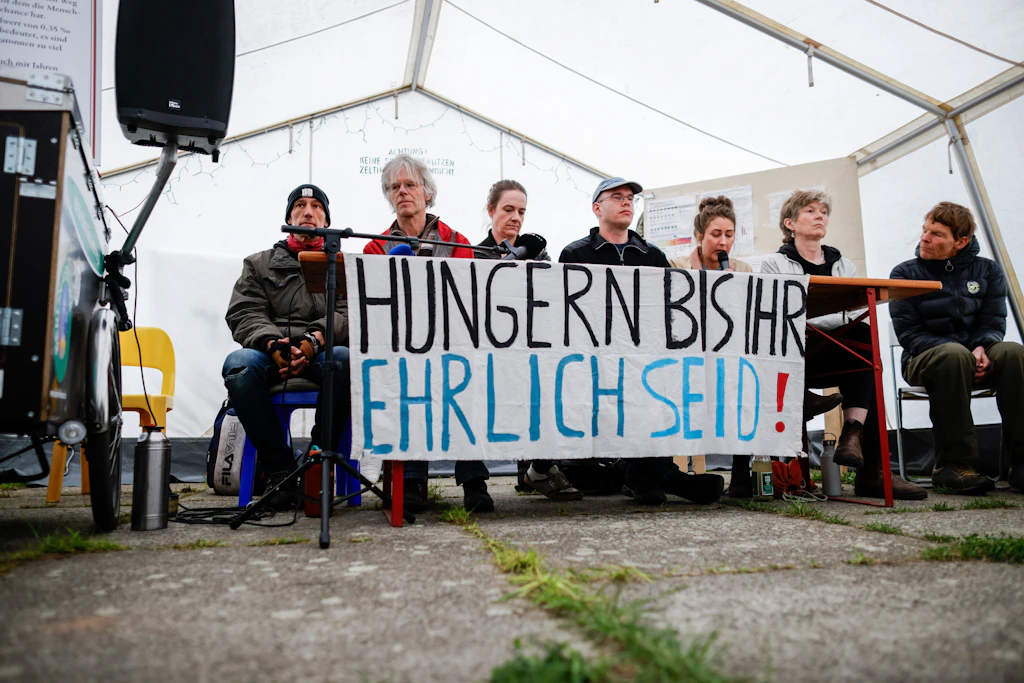 61-jähriger bricht Berliner Klima-Hungerstreik ab