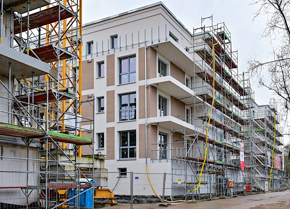 ARCHIV - Im März wurde nach offiziellen Angaben der Neubau von 14.700 Wohnungen genehmigt.  
