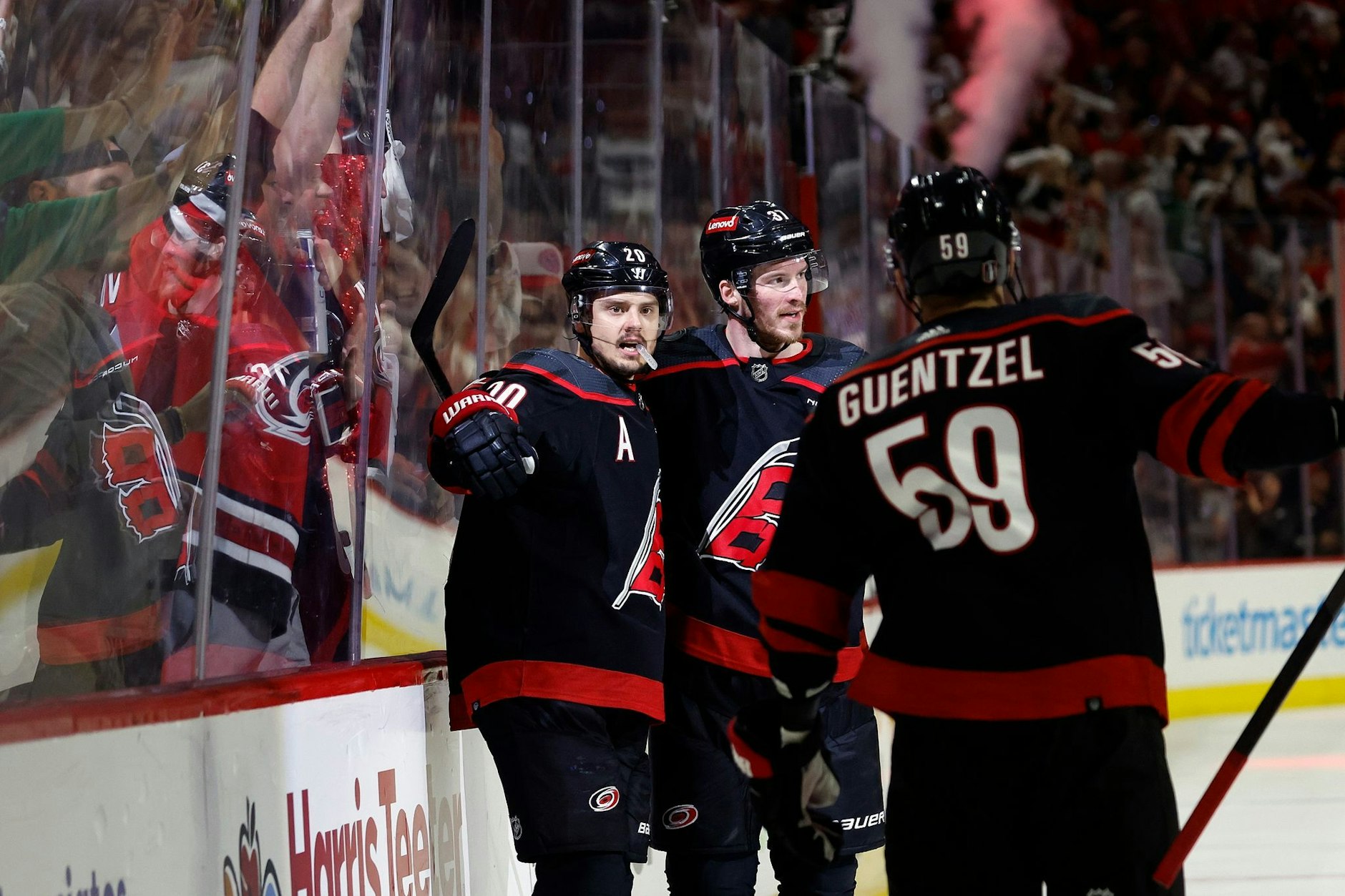 Enspielkurs bei den Stanley-Cup-Playoffs in der NHL zwischen den Carolina Hurricanes und den New York Rangers.  