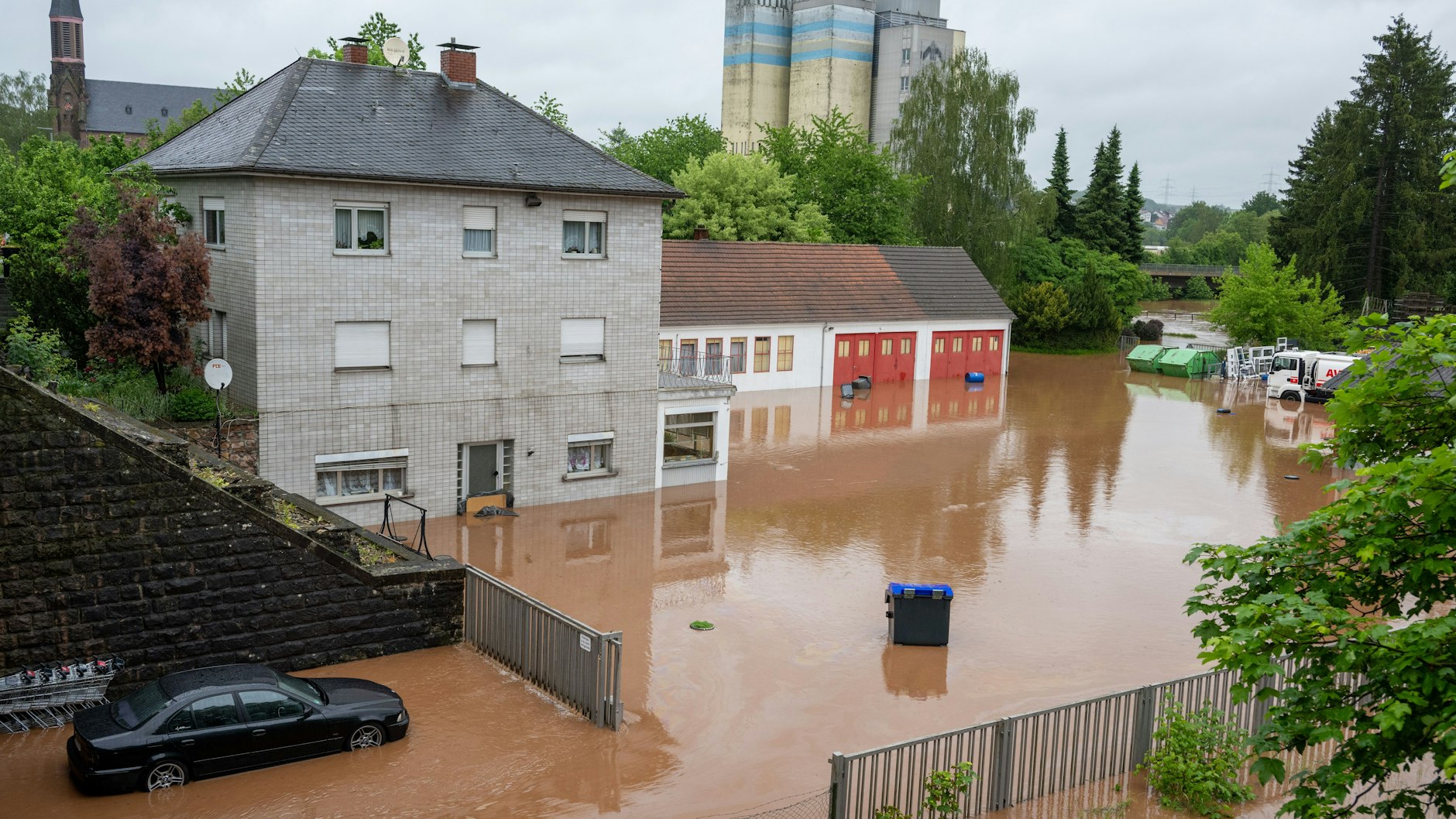 Saarland: Das Hochwasser der Theel hat Teile der Innenstadt von Lebach überflutet.&nbsp;