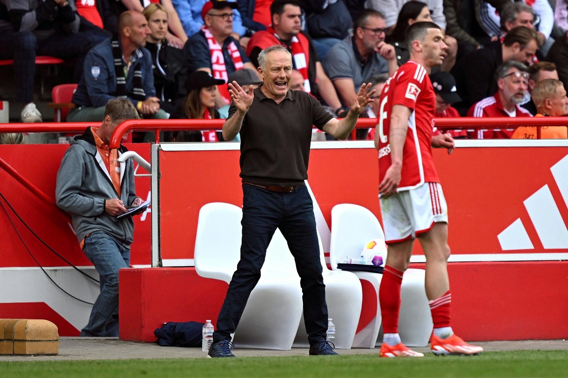 Für Christian Streich war es das vorerst letzte Spiel als Bundesliga-Trainer. Mit dem SC Freiburg hat er den Einzug in die Europa League verpasst.