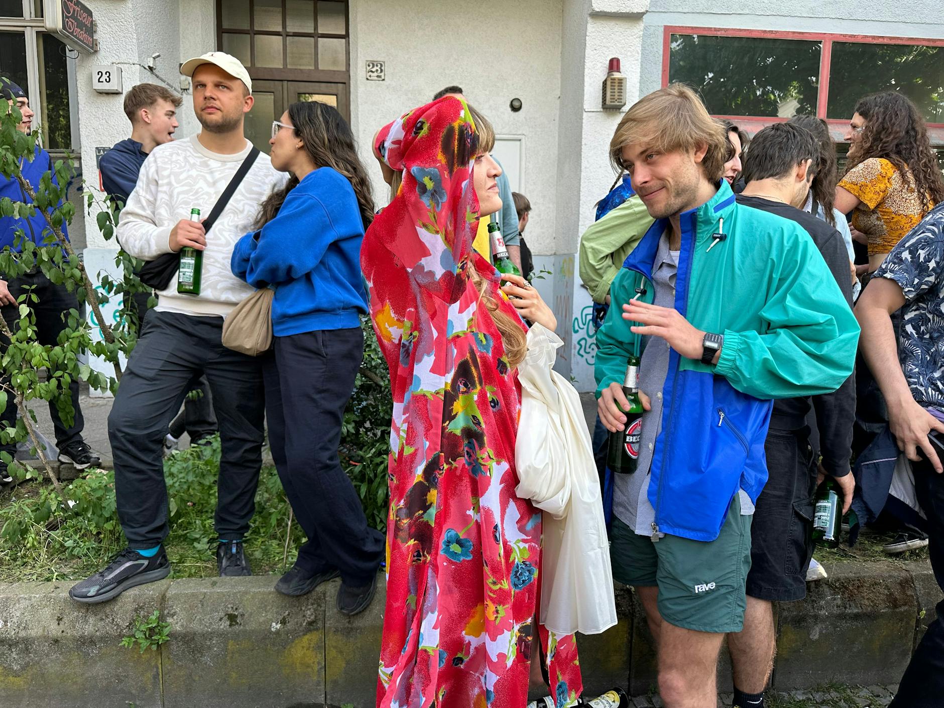 Auch diese Dame scheut keine Farben.