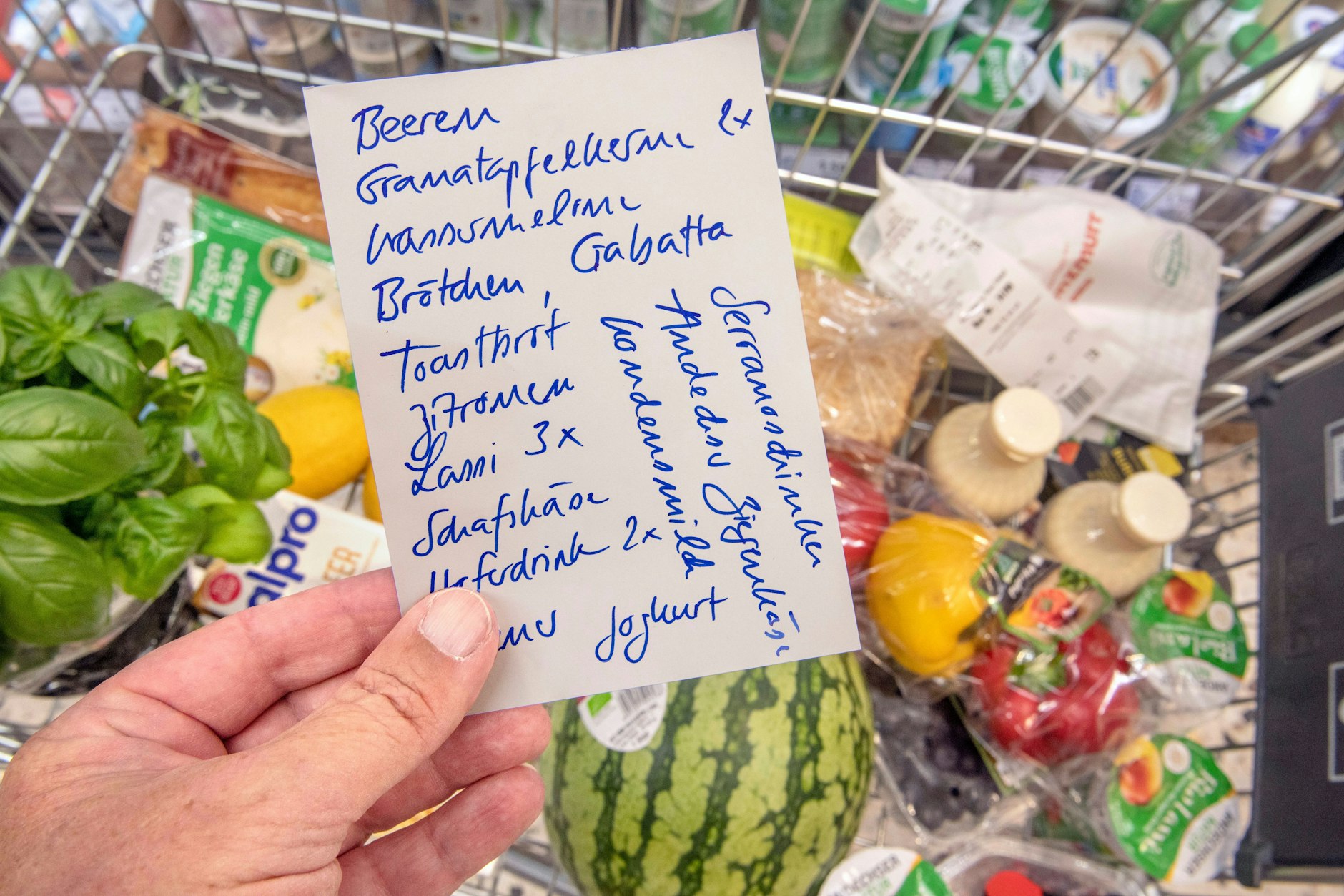 Eine sorgfältig geplante Woche voller köstlicher und ausgewogener Mahlzeiten hilft Ihnen, Geld zu sparen und unnötige Einkäufe zu vermeiden.