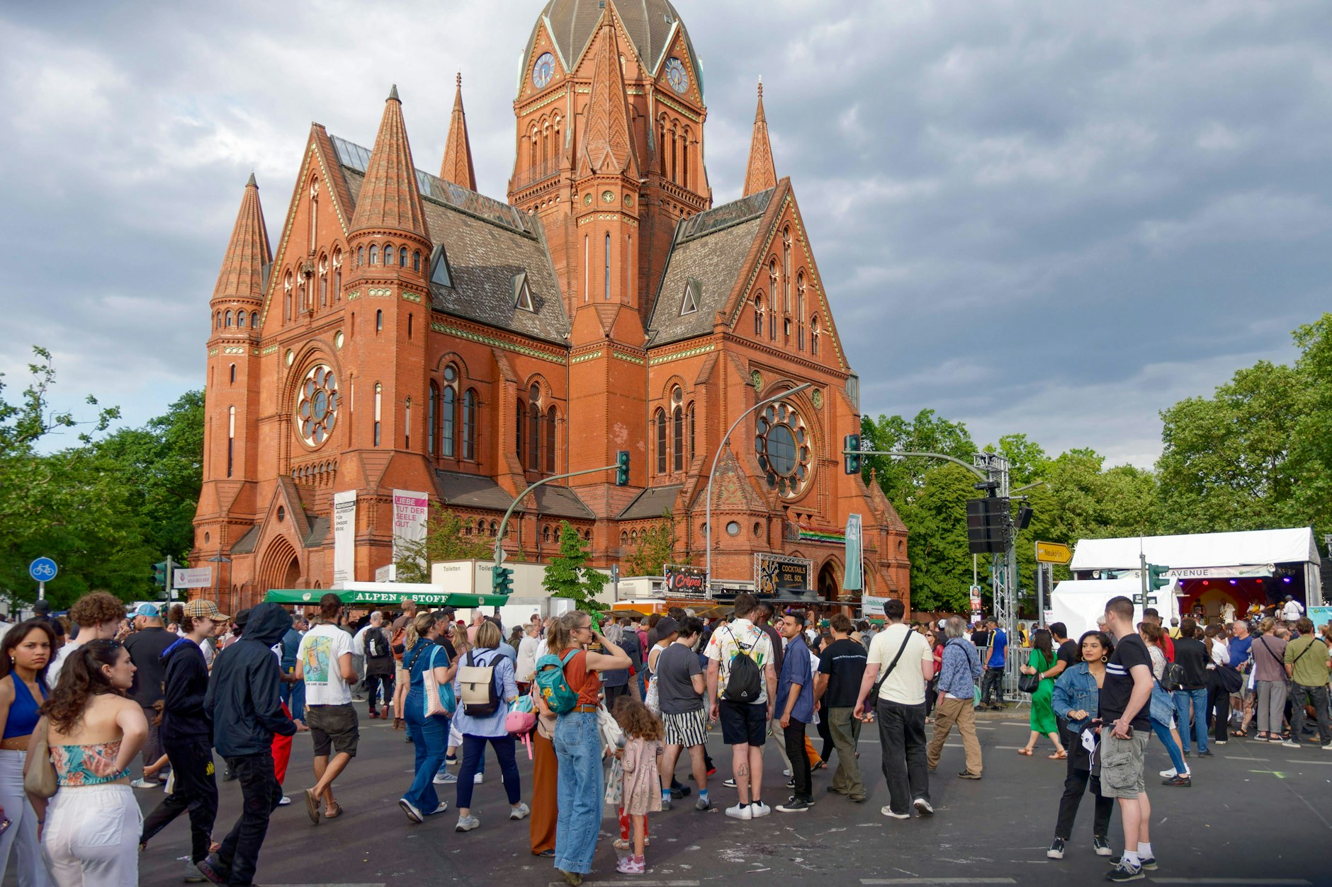 Der große Umzug des Karnevals der Kulturen findet am Sonntag statt.