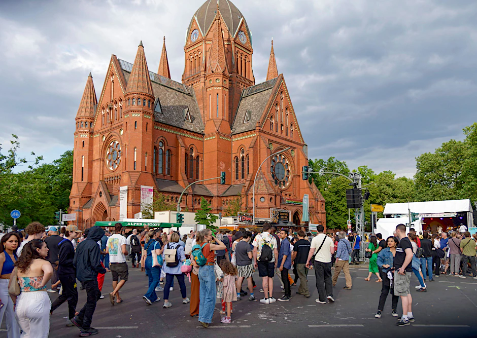 Der große Umzug des Karnevals der Kulturen findet am Sonntag statt.