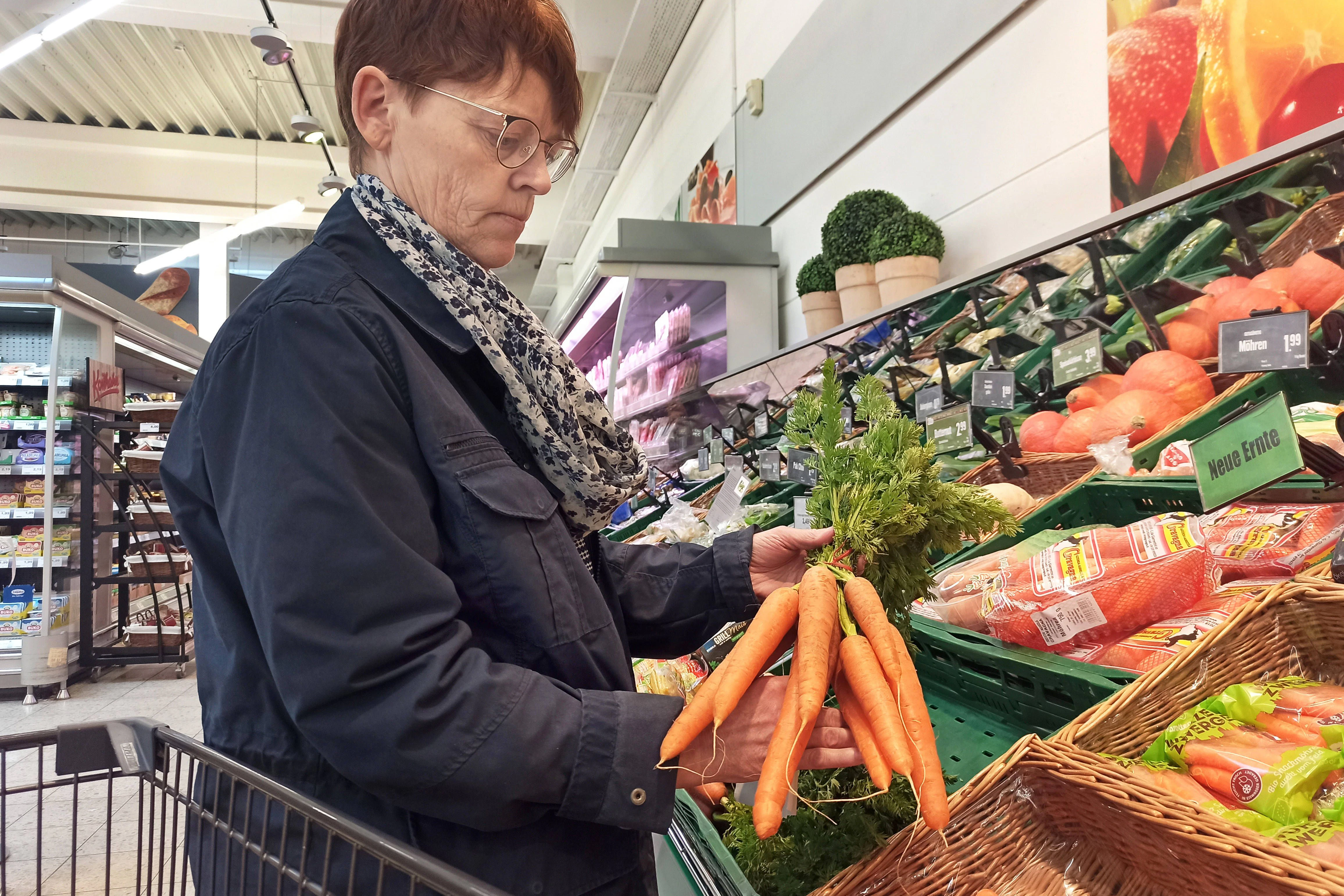Eine gut strukturierte Einkaufsliste, die nach den Abteilungen Ihres Supermarktes sortiert ist, spart Zeit und reduziert Stress beim Einkaufen.